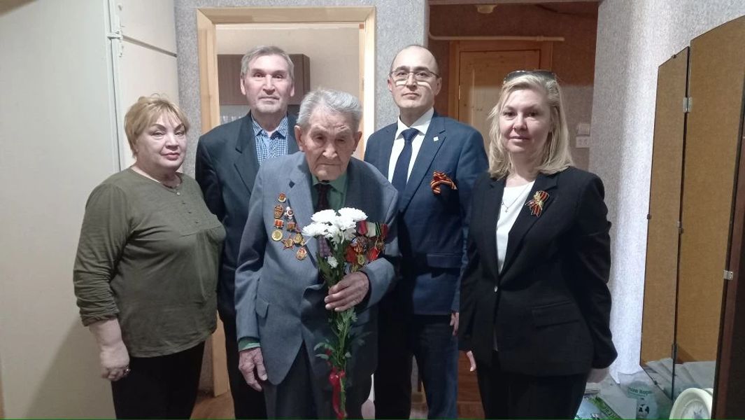 Память жива: представители ОСФР по Чувашии встретились с ветераном ВОВ