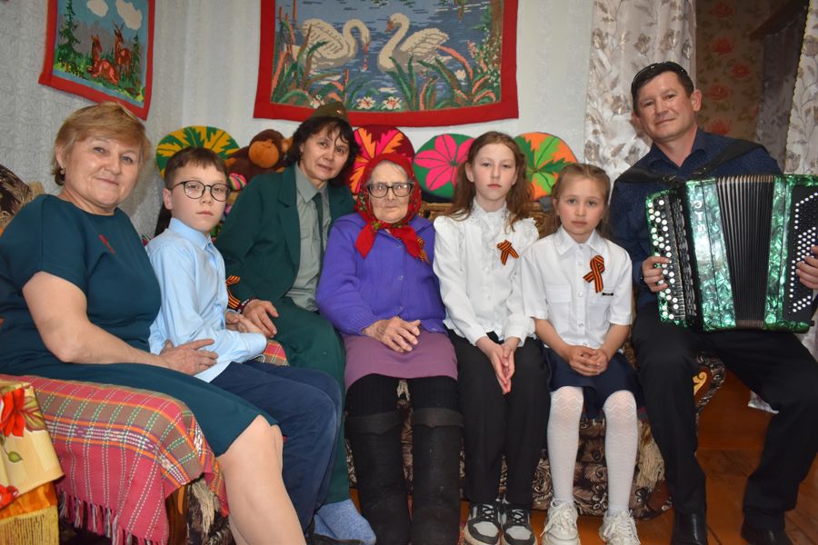На планерке рассмотрели ход весеннего сева, итоги празднования Дня Победы, подготовку к экзаменам и другие актуальные вопросы