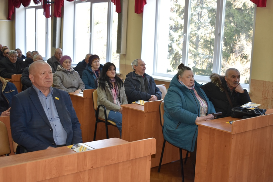 В администрации Ядринского муниципального округа прошел семинар-совещание с пчеловодами сельскохозяйственных предприятий, КФХ и пчеловодами-любителями муниципального округа.