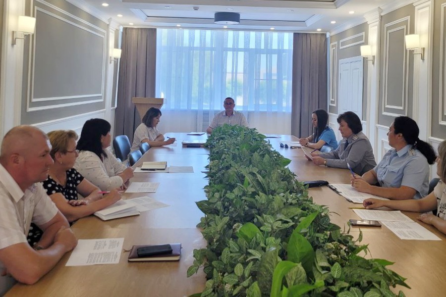 В администрации Яльчикского муниципального округа состоялось заседание комиссии по делам несовершеннолетних и защите их прав
