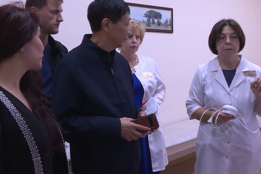 Китайские врачи помогают чувашским детям с ОВЗ пройти реабилитацию