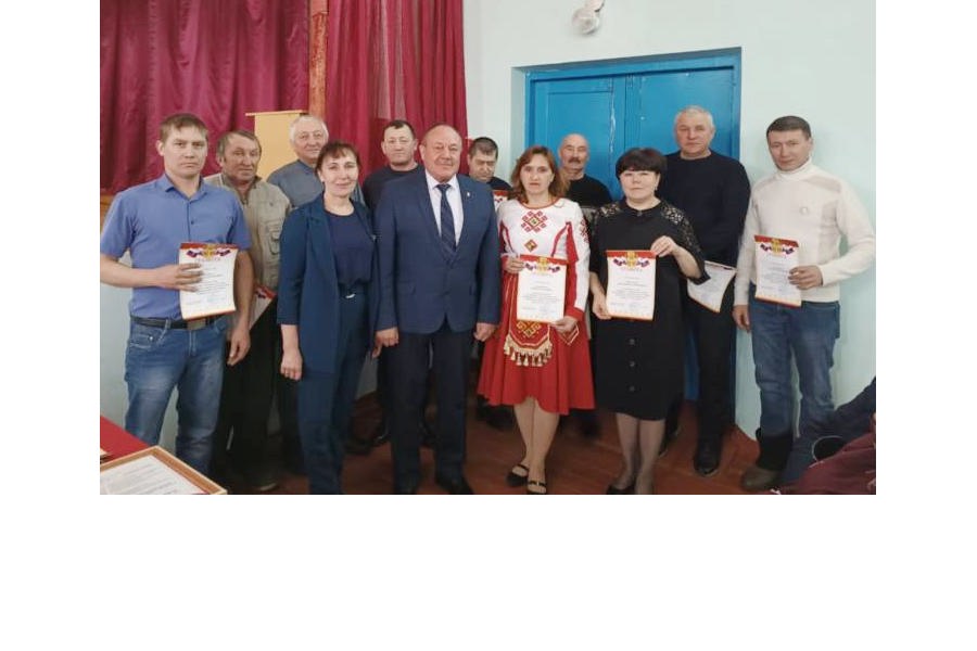 Глава округа Леонард Левый принял участие в собрании граждан д. Старое Янашево