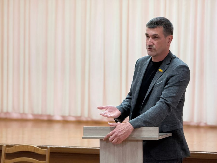Депутат Артем Владимиров обсудил с родителями учащихся школы № 42 г. Чебоксары подготовку к учебному году и ход капремонта