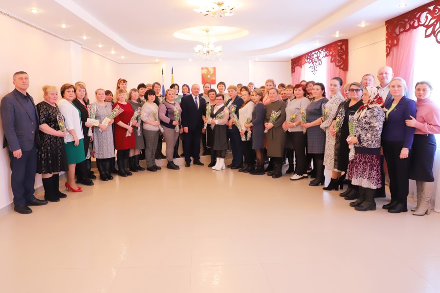 В преддверии Международного женского дня состоялась встреча Главы Яльчикского муниципального округа с женами и матерями солдат-участников СВО