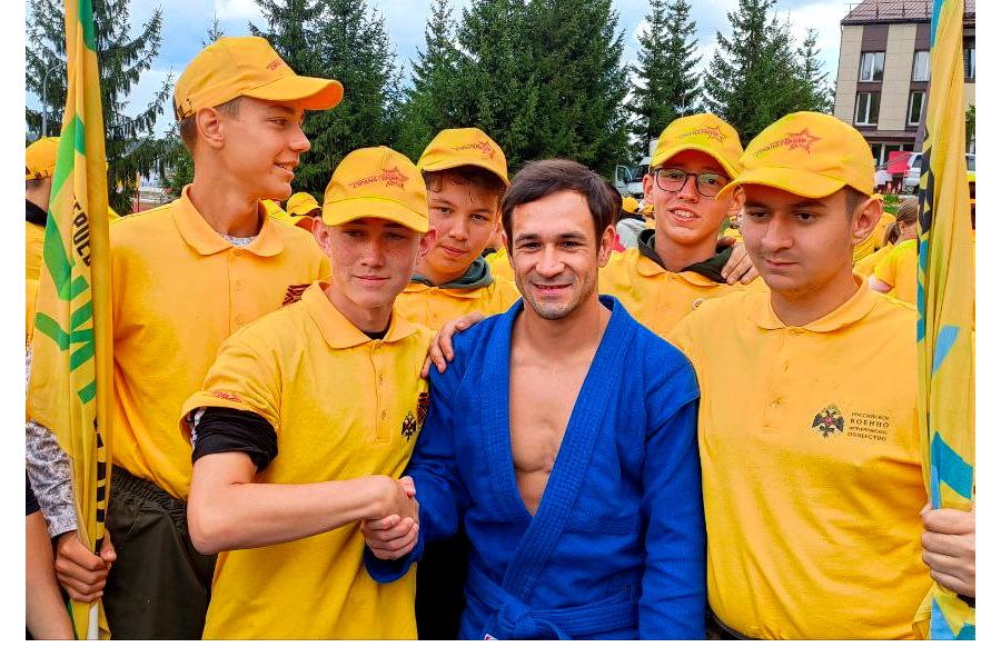 Спорт – норма жизни: в всероссийском лагере «Страна Героев» прошел день ЗОЖ