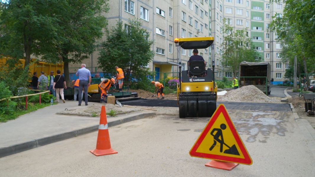 В Чебоксарах продолжается благоустройство поврежденных в результате гидравлических испытаний дворовых территорий (НТРК)