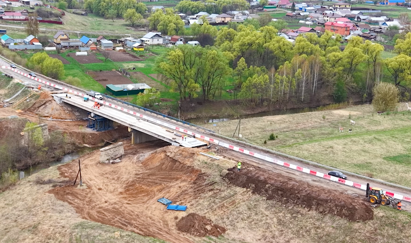 Продолжается ремонт моста через реку Шатьма