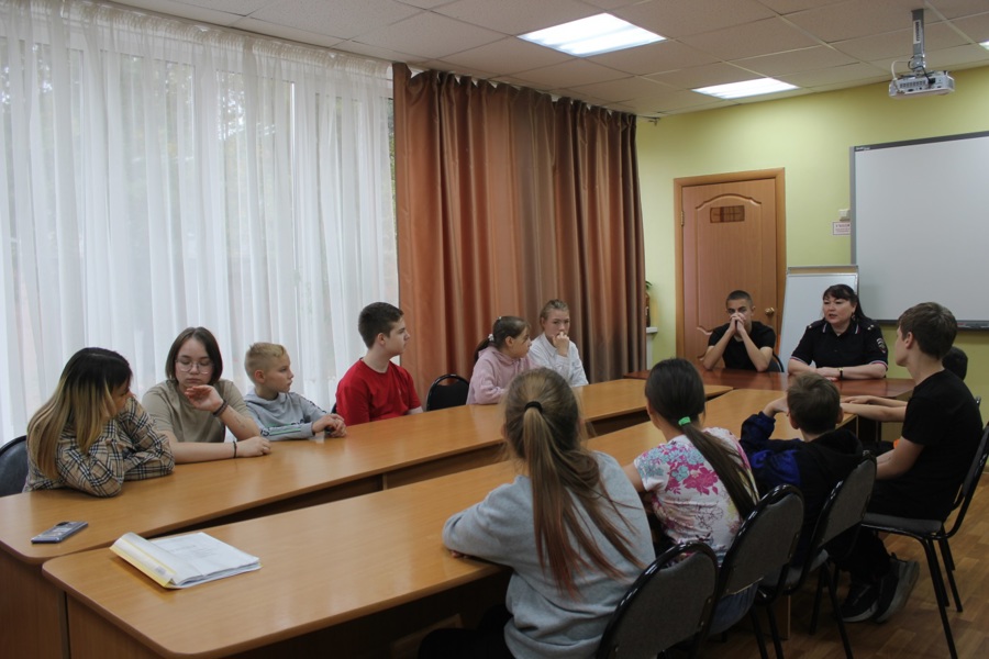 С воспитанниками Чебоксарского центра для детей-сирот провели профилактическую беседу о мошенничестве