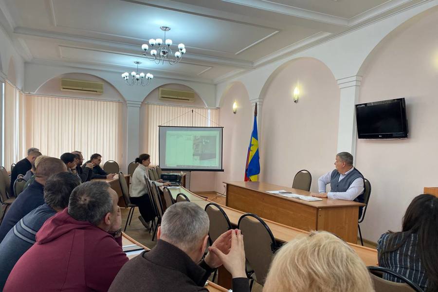 Четверг - время еженедельного совещания с представителями управляющих компаний