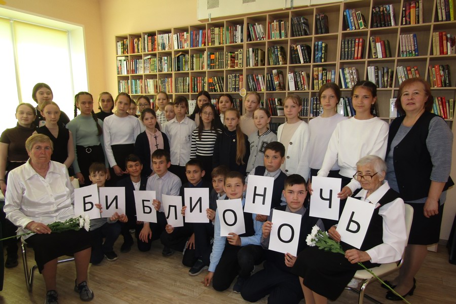 В Аликовской центральной библиоте­ке в рамках акции «Библион­очь – 2023» прошел библиотечный экскурс