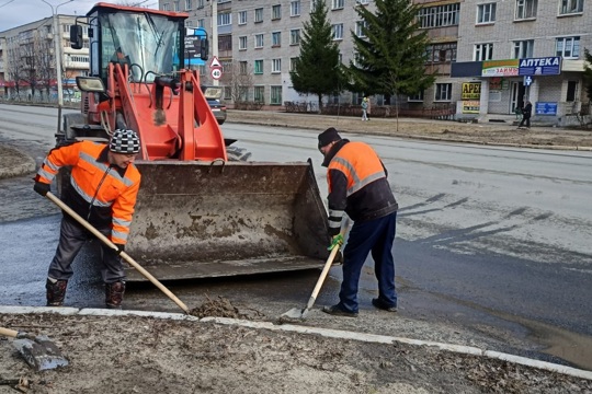 В Новочебоксарске продолжаются работы по наведению чистоты и порядка на городских улицах и дворовых территориях