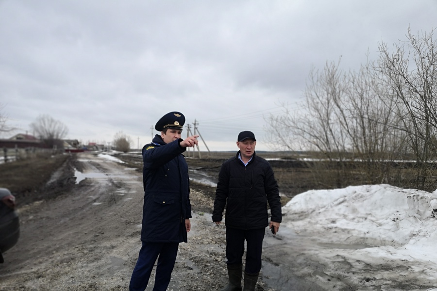 Андрей Афанасьев совместно с представителями местной администрации провел выездной осмотротдельных территорий