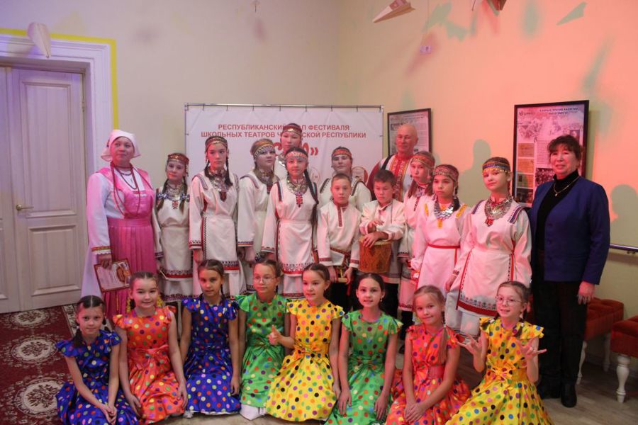 Юные артисты Аликовского муниципального округа на сцене Чувашского государственного театра кукол