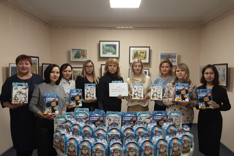 Сотрудники Центра финансового и хозяйственного обеспечения Минкультуры Чувашии передали подарки в Бердянск