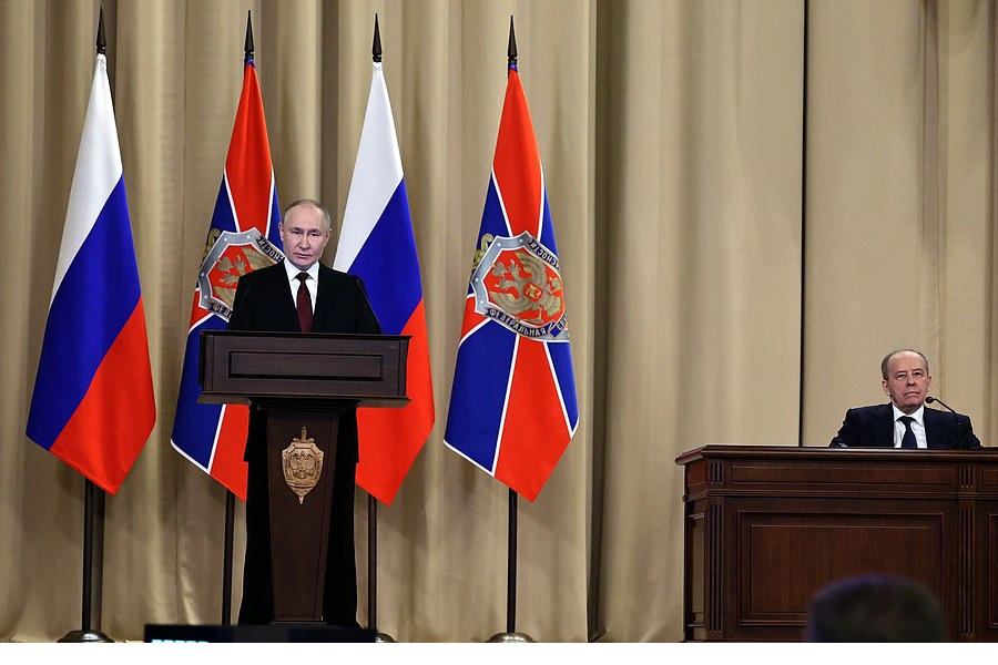Владимир Путин поручил принять дополнительные меры для защиты госграницы РФ