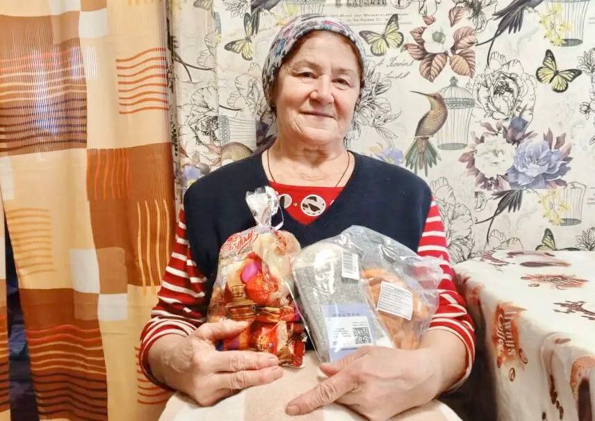 Внуки по переписке дарят новогодние чудеса  пожилым людям