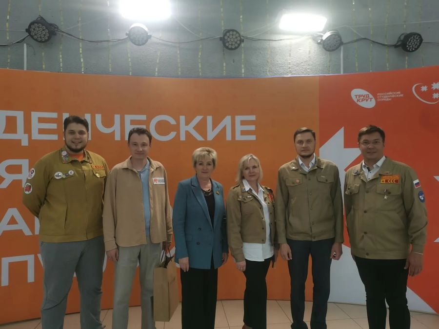 Депутат Ольга Петрова поздравила бойцов студенческих отрядов с открытием летнего трудового сезона