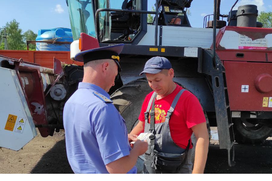 В Канашском муниципальном округе приступили к техническому осмотру кормоуборочных комбайнов