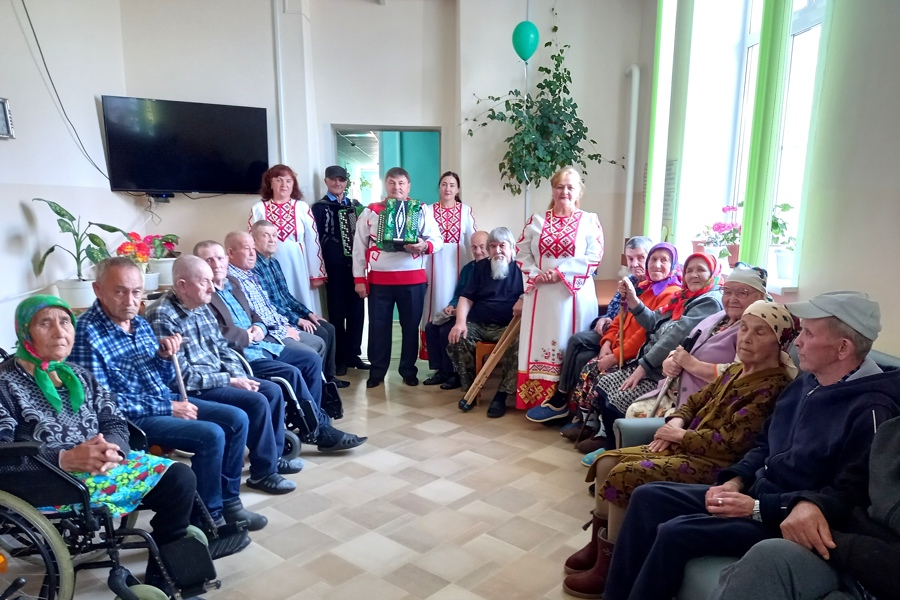 Поздравление министра труда Алены Елизаровой с Днем пожилых людей