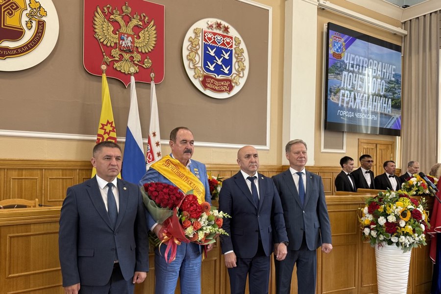 Честь, заслуженная трудом: Михаил Резников стал Почетным гражданином города Чебоксары