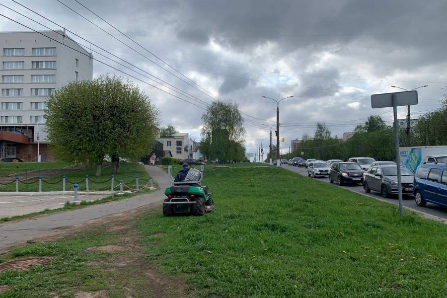 В Чебоксарах продолжаются текущие работы в парках, скверах и площадях