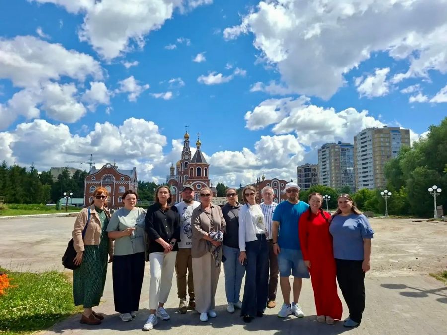 В День Республики наш гостеприимный город тепло принял народный ансамбль песни «Раздолье» из Владимирской области.