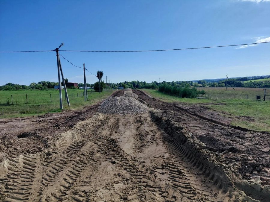 В рамках программы Главы Чувашии Олега Николаева «НИМЕ - Народный бюджет» продолжается ремонт дороги по улице Ленина в деревне Верхние Ачаки