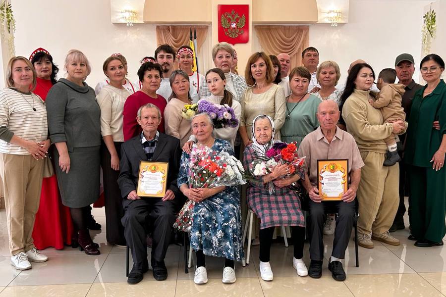 Праздник семейного долголетия и любви -  в отделе ЗАГС администрации Шемуршинского муниципального округа чествовали юбиляров семейной жизни