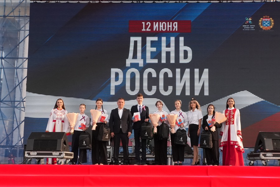 Вместе мы – Россия! Чебоксарцы вместе спели гимн России
