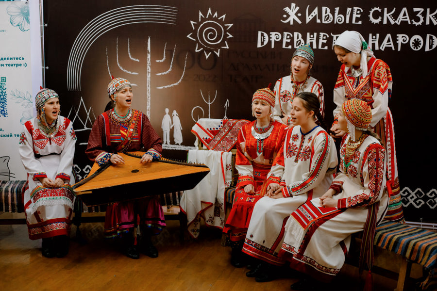 В Русском драматическом театре состоялась премьера спектакля «Живые сказки древнего народа», созданного на средства Гранта Президентского фонда культурных инициатив