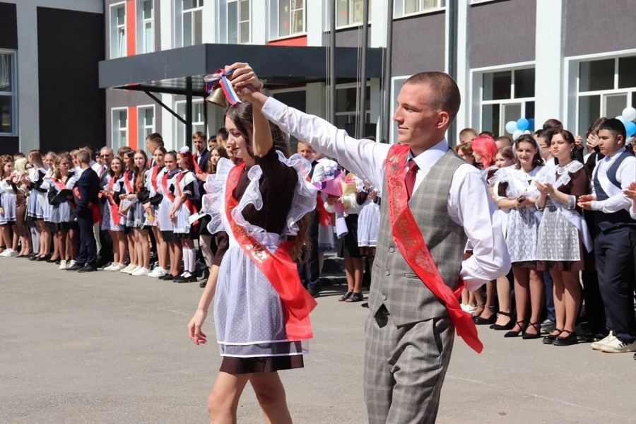 Поздравление главы города с Последним звонком