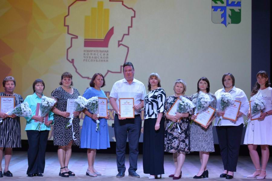 В Вурнарском муниципальном округе состоялось торжественное мероприятие, посвященное Дню избирательных комиссий в Чувашской Республике