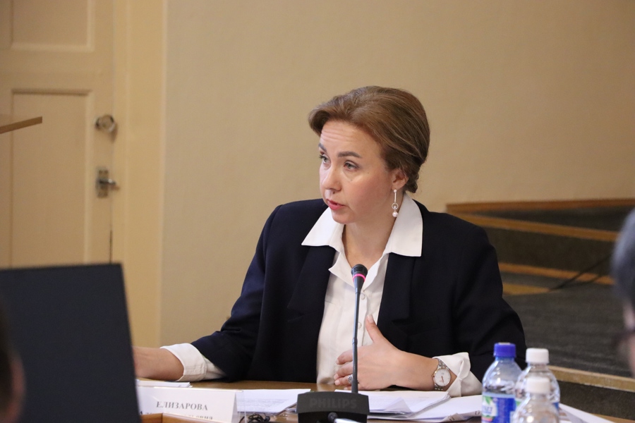 «Час с министром»: Алена Елизарова рассказала в Общественной палате о социальном обслуживании населения