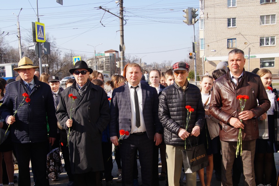 День космонавтики в Чебоксарах отметили традиционным праздничным митингом