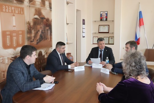 В рамках Единого информационного дня Владимир Осипов встретился с коллективом Центральной районной больницы Алатырского района