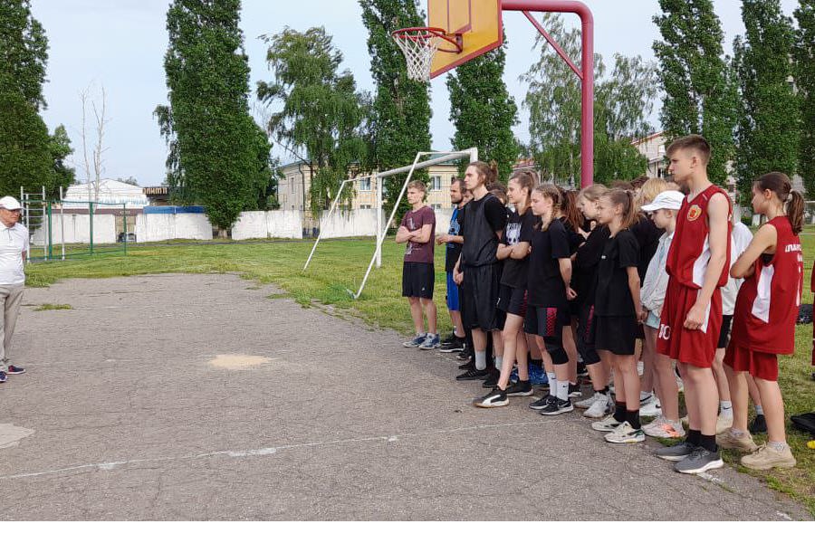 В Алатыре прошли соревнования по уличному баскетболу