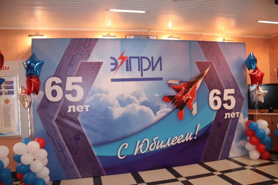 С 65-летним юбилеем предприятия глава администрации города Алатыря поздравил коллектив АО «Завод «Электроприбор»