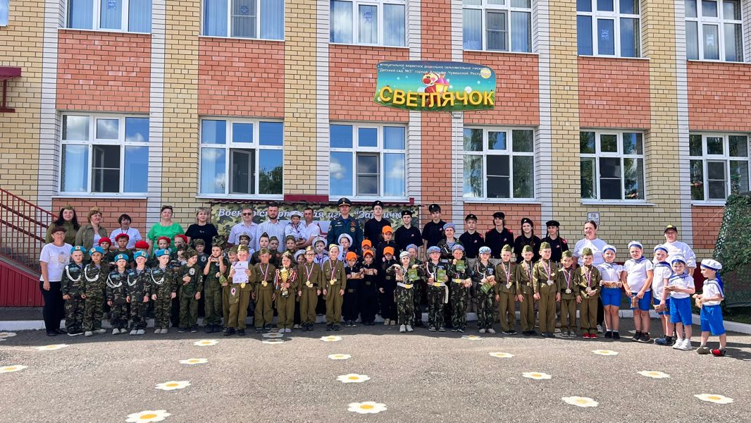 «Зарничка» объединила дошколят: военно‑спортивная игра прошла в честь Дня России