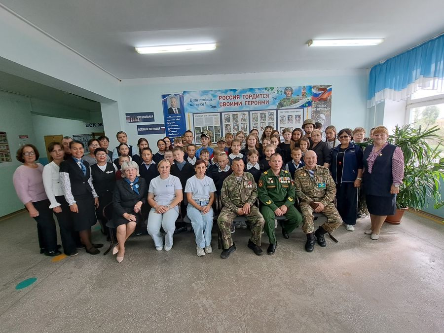 В МБОУ «Чуваштимяшская ООШ» прошел урок Мужества с ветеранами и участниками СВО