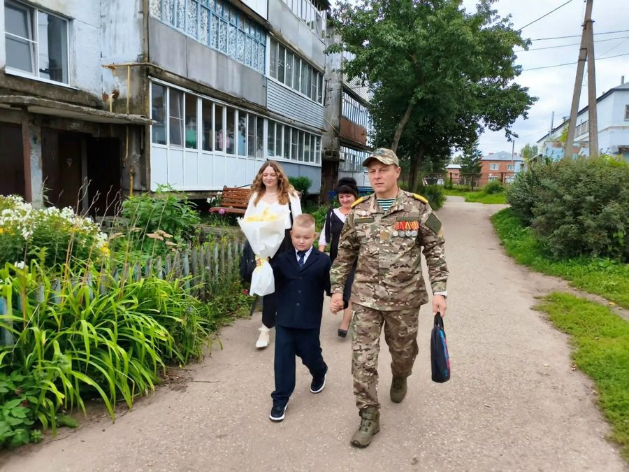 Первый звонок с опорой на сильных: в День знаний ветераны СВО Цивильского округа поддержали семьи героев