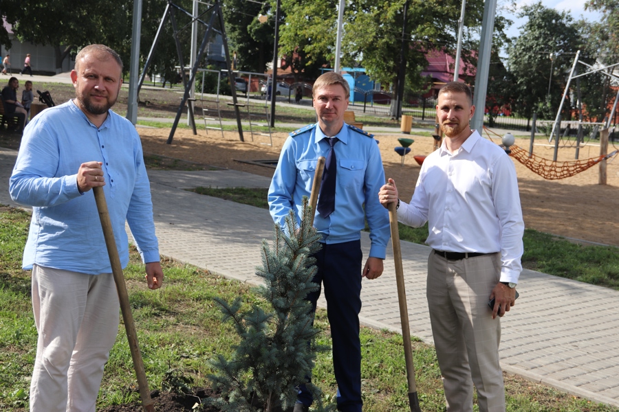 Высадка саженцев в детском парке «Сказка»