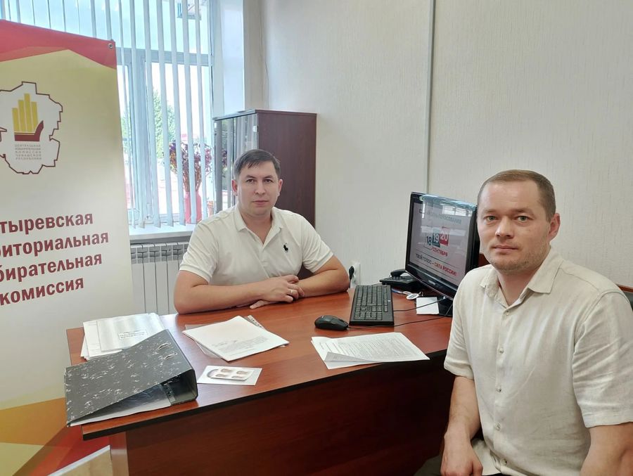 Петр Вашурин представил документы для регистрации кандидатом в депутаты Государственного Совета Чувашской Республики восьмого созыва