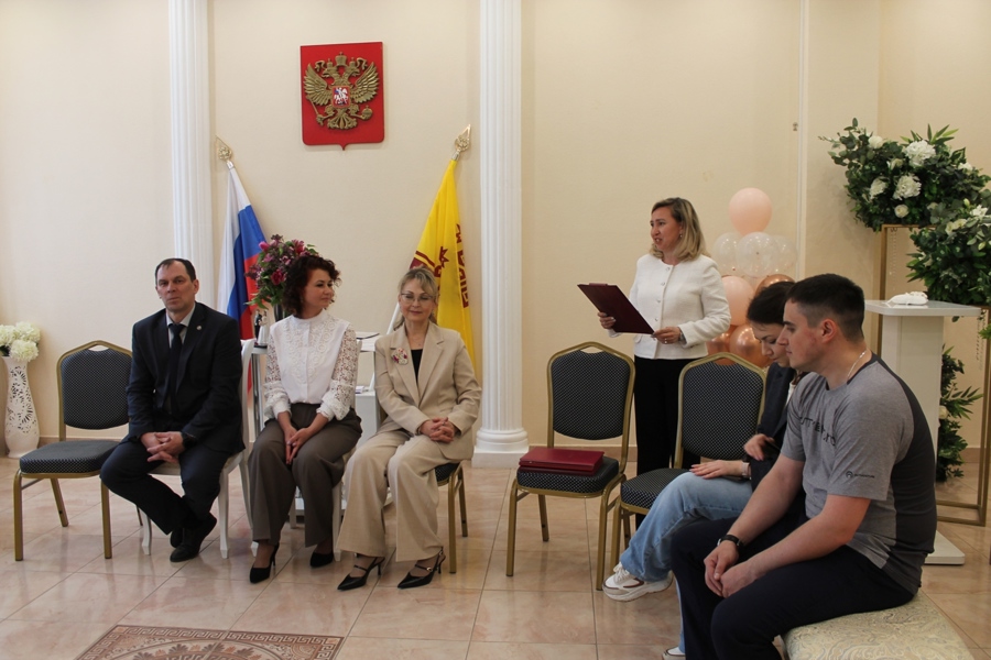 Международный день семьи: в Чебоксарах будущим молодожёнам раскрыли секреты счастливого брака