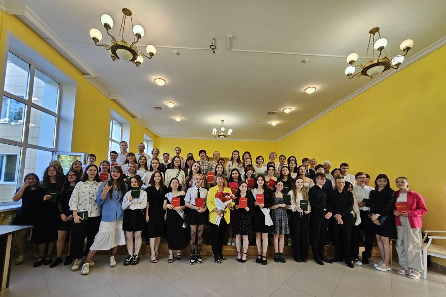 Более двадцати выпускников Чебоксарской детской музыкальной школы №1 им. С.М. Максимова окончили музыкальную школу на отлично