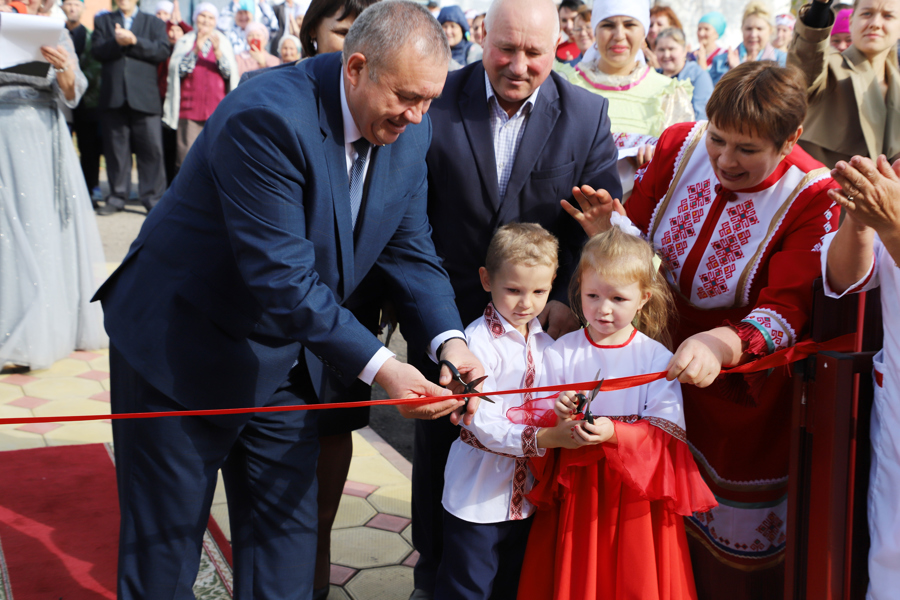 В деревне Татарские Шуруты Комсомольского муниципального округа сегодня в торжественной обстановке открыли новый фельдшерско-акушерский пункт