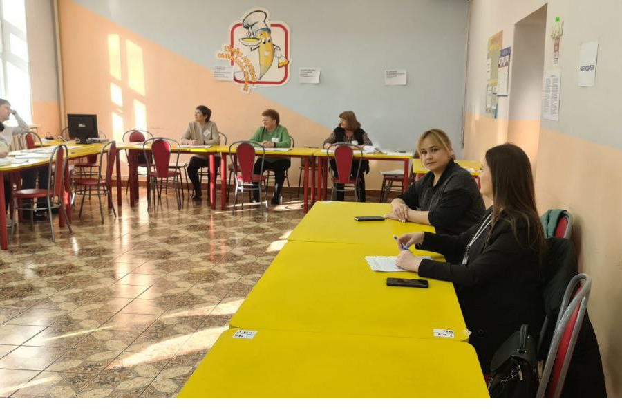В Калининском районе открылись участки для голосования по дополнительным выборам депутата Чебоксарского городского Собрания депутатов седьмого созыва по одномандатному округу №7