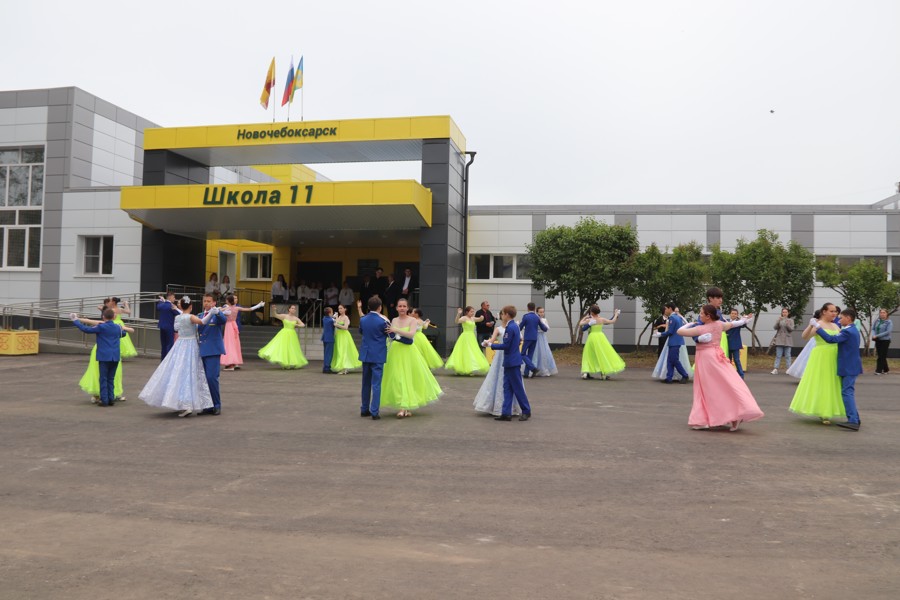 Школа 11 новочебоксарск. СОШ 11 Новочебоксарск. Школа после капремонта. Школа после ремонта. День Республики в Новочебоксарске.