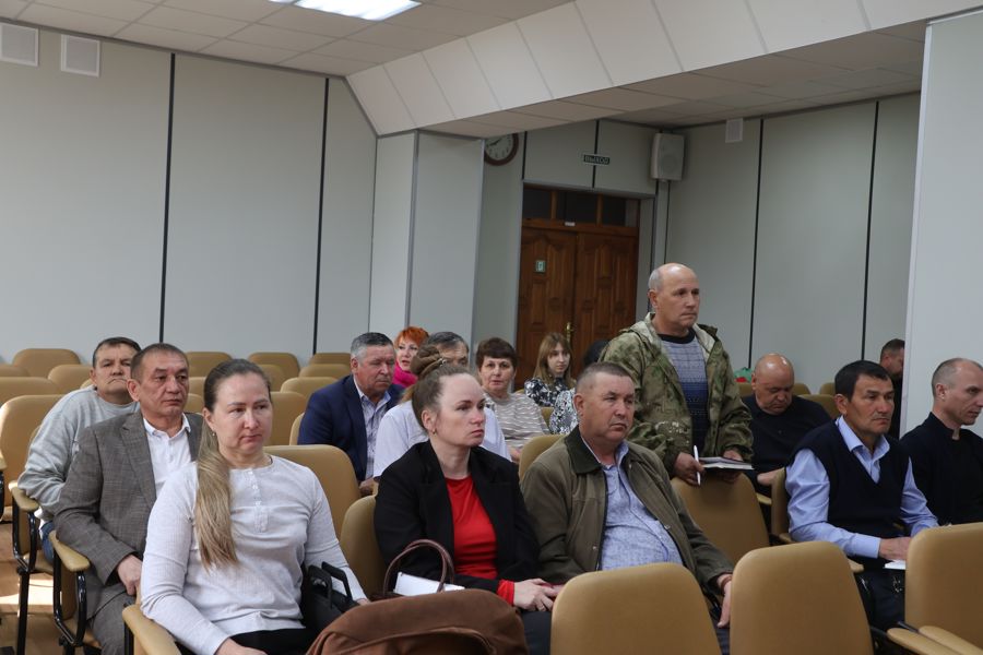 На рабочем совещании в администрации округа подвели итоги празднования Дня Победы и обсудили организацию итоговой аттестации