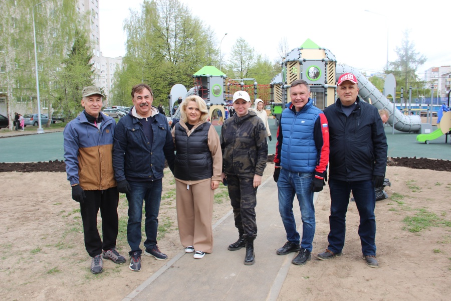 Алла Салаева приняла участие во Всероссийском субботнике в г. Чебоксары