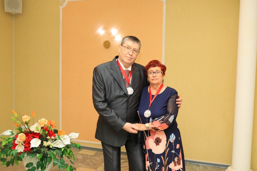 В рамках Дня матери состоялось чествование супругов Абоимовых с 25-летием бракосочетания
